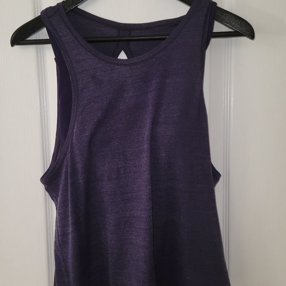 Lululemon- Twist and Reach Tank, size 8 - Picture 2 of 4